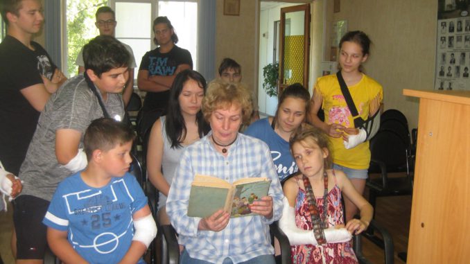 с книгой Маленькие пациенты