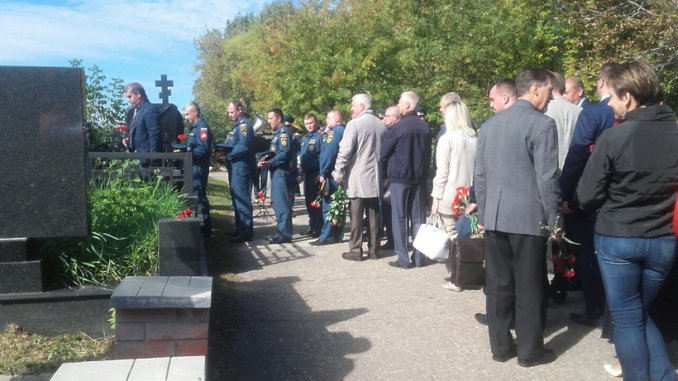 памятник Церемония