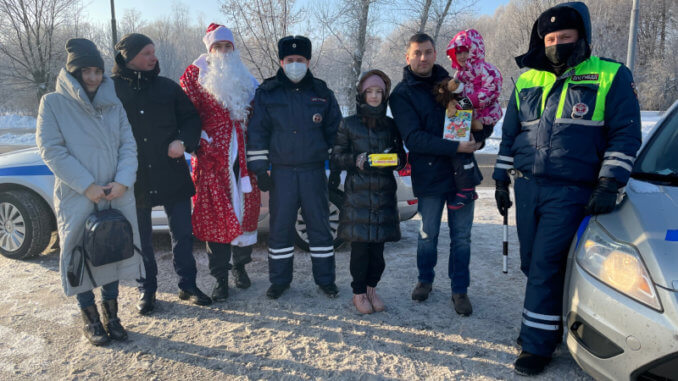 полицескйи дед мороз