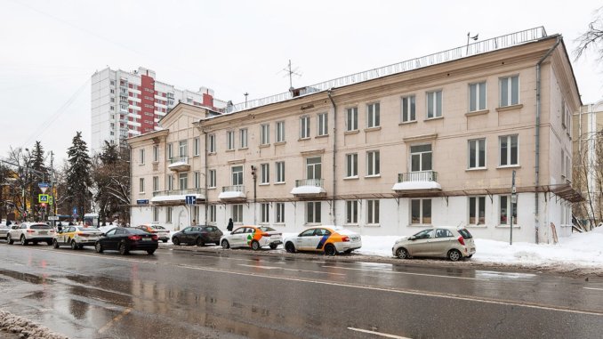 торги трехэтажное нежилое здание