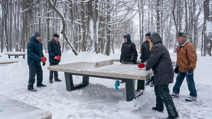 Площадку для настольного тенниса