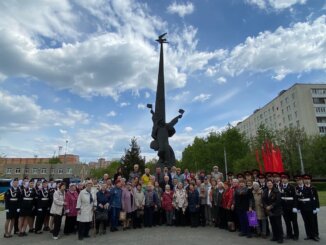 на площади Соловецких Юнг