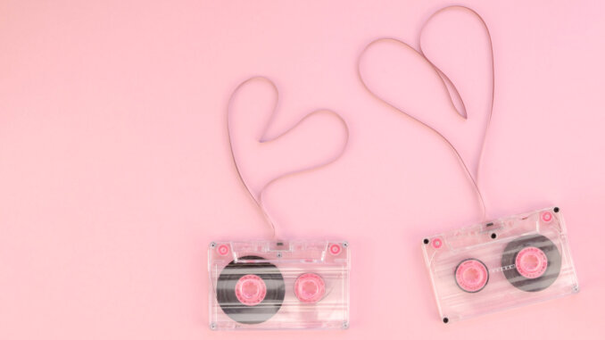 casette-tapes-with-h