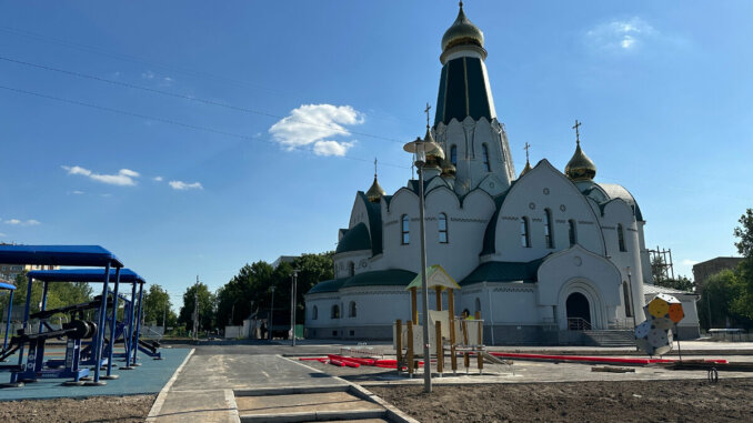 scale_1200 благоустройство территории у храма