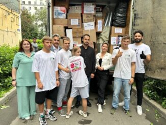 более тридцати тонн груза
