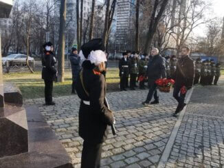 память отстоявших москву