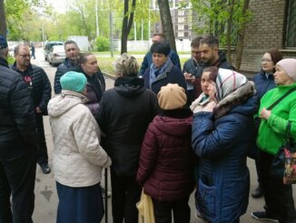 дворовую территорию дома 1