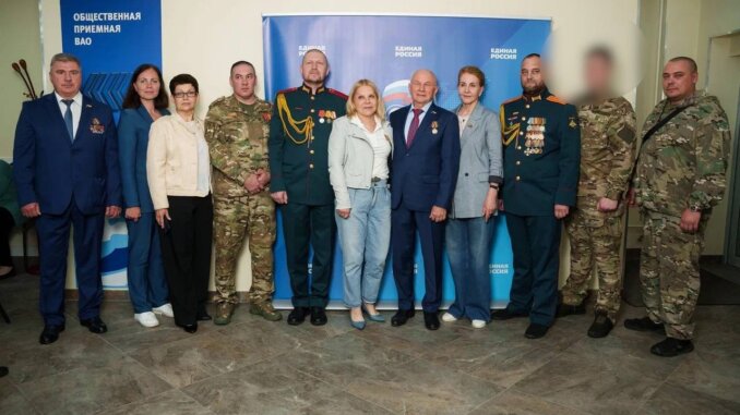 с волонтёрами