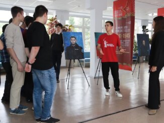 выставка портретов героев